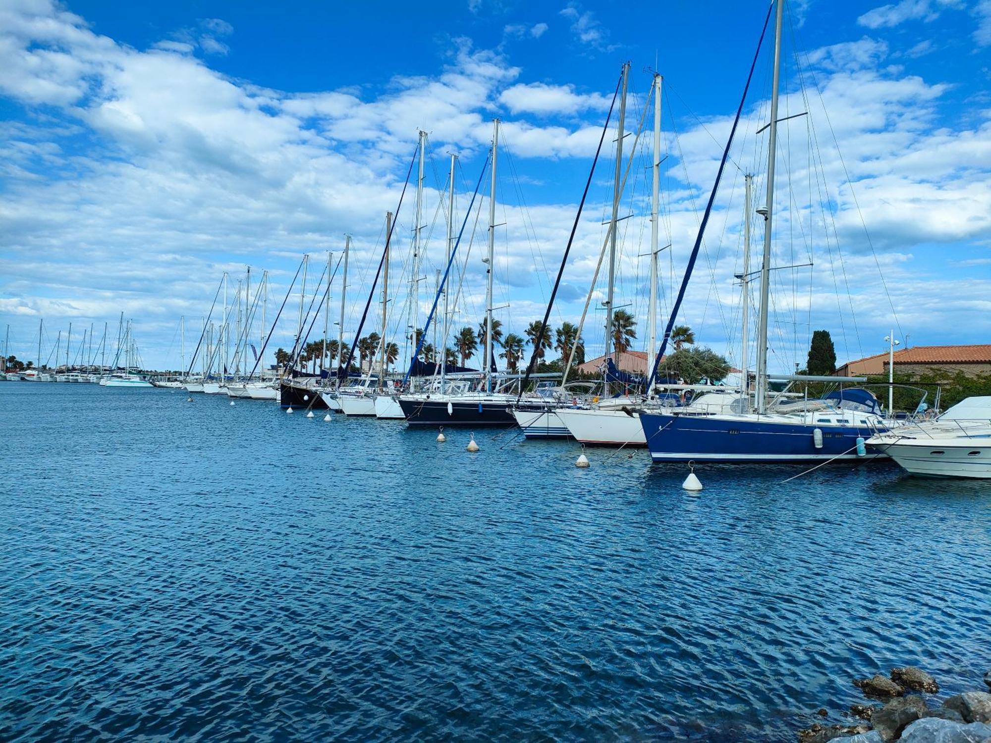 Gruissan, Studio Cabine, Au Calme Vue Degagee Sur Marina Bagian luar foto