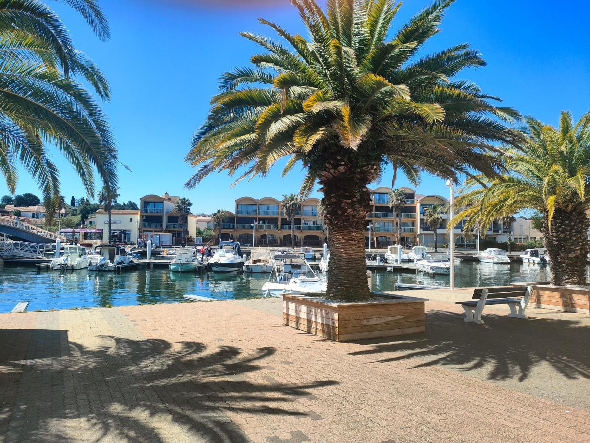Gruissan, Studio Cabine, Au Calme Vue Degagee Sur Marina Bagian luar foto