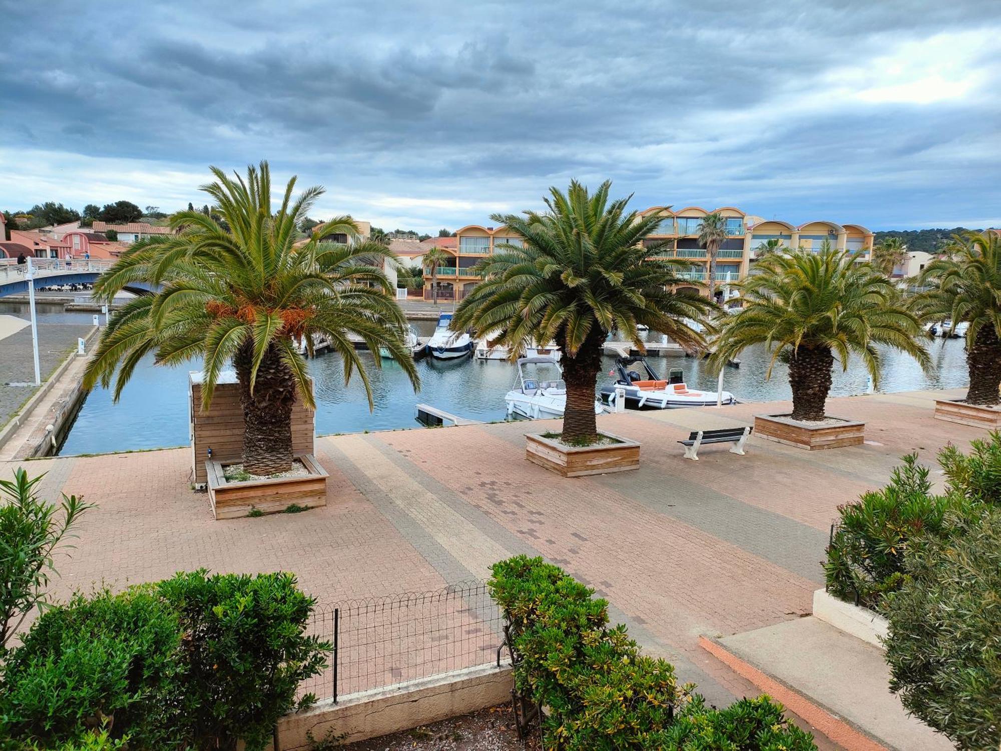 Gruissan, Studio Cabine, Au Calme Vue Degagee Sur Marina Bagian luar foto